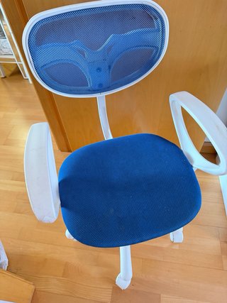 Silla de escritorio azul y blanca