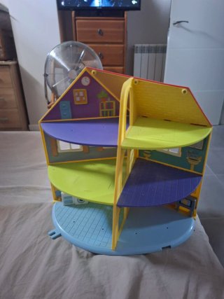 Casita de muñecas amarilla