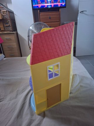 Casita de muñecas amarilla