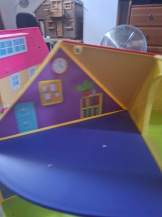Casita de muñecas amarilla