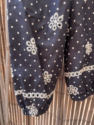 Blusa Zara bordada negra y blanca