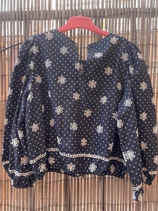 Blusa Zara bordada negra y blanca