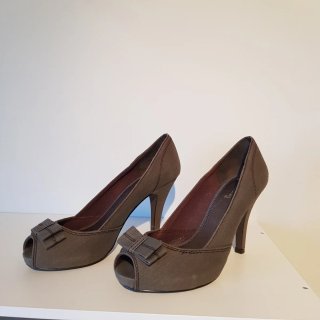 Zapatos de tacón peep toe verde caqui