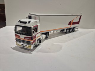 Camión tráiler Beeliet escala 1:50