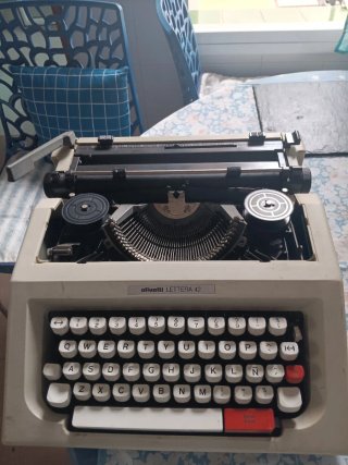 Máquina de escribir Olivetti Lettera 42