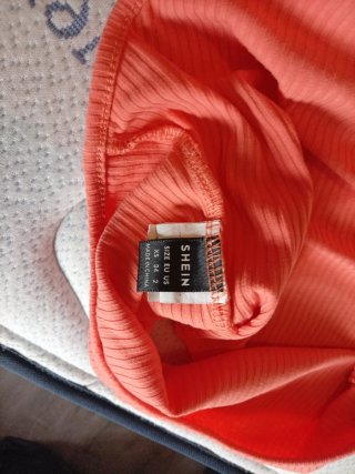 Top naranja halter
