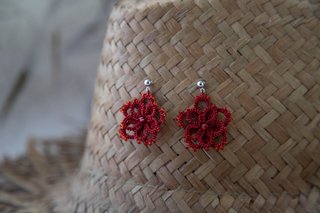 Pendientes artesanales de frivolité · Adelfa Rubí