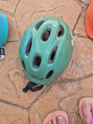 Casco de bicicleta verde