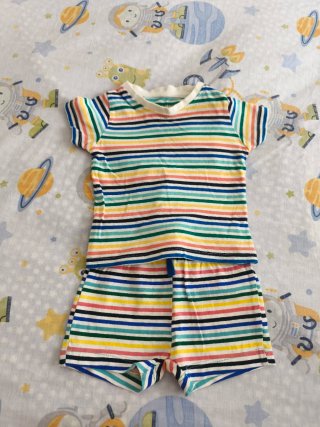 Conjunto camiseta y shorts a rayas
