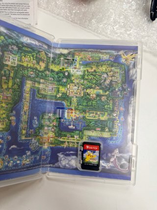 Nintendo Switch Pokémon: Let's Go, Pikachu! + Poké