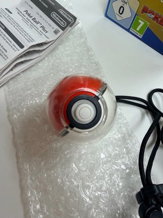 Nintendo Switch Pokémon: Let's Go, Pikachu! + Poké