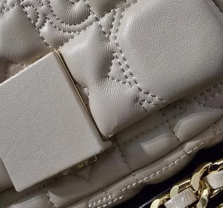 Bolso Purificación García Beige Cadena Dorada