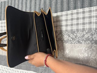 Bolso Gina Tricot dorado/amarillo