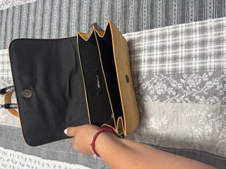 Bolso Gina Tricot dorado/amarillo