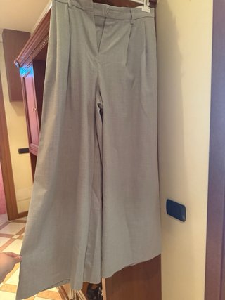 Completo formato da gilet e pantaloni a palazzo