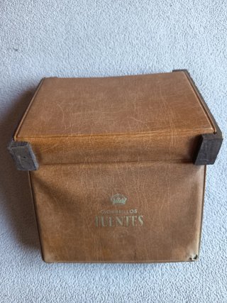 Antigua Caja Colección Cigarrillos Fuentes Rareza