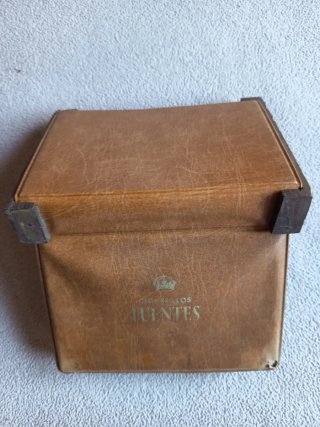 Antigua Caja Colección Cigarrillos Fuentes Rareza