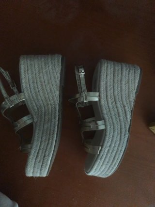 Sandalias doradas MNG
