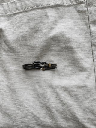 Pulsera cuero nudo central