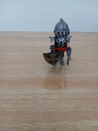 Caballero medieval Playmobil con escudo