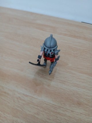 Caballero medieval Playmobil con escudo