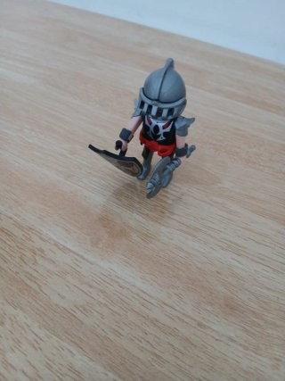 Caballero medieval Playmobil con escudo