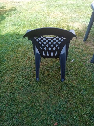 Tavolo e 2 Sedie da Giardino in Plastica