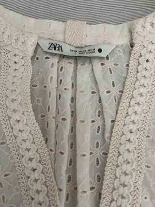 Camisola Zara bordada blanca