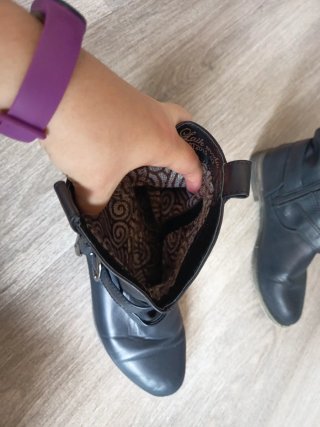 Botines planos negros con hebilla. Talla 40.