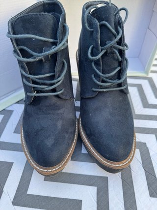 Botines de ante azul marino con cuña