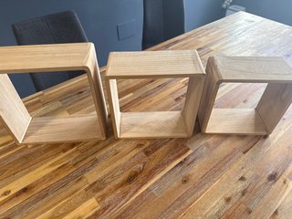 3 cubos estantería de madera