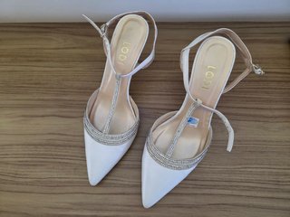 Zapatos de tacón 38 LODI blancos con pedrería
