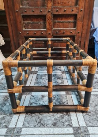 Tavolo ausiliario in bambù e rattan
