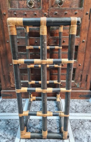 Tavolo ausiliario in bambù e rattan
