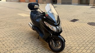 Suzuki Burgman AN 400 Negra