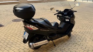Suzuki Burgman AN 400 Negra