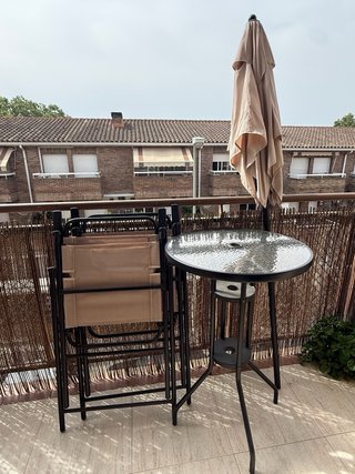 Mesa Balcón con Sombrilla y 2 Sillas