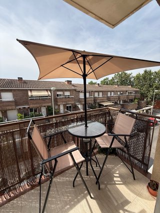 Mesa Balcón con Sombrilla y 2 Sillas