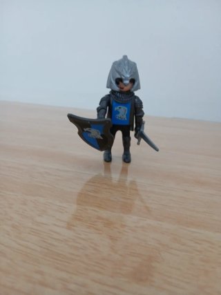 Playmobil Caballero con Escudo y Espada