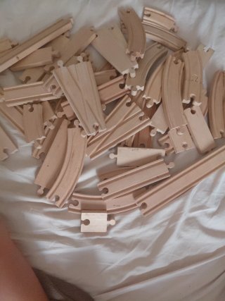 Juego de vías de tren de madera contiene 45 piezas