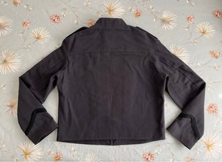 Chaqueta Zara cropped alamares gris