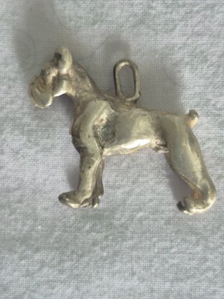 Figura de plata de ley para llavero.