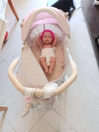 Cochecito rosa con todos sus complemetos y muñeca