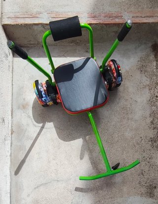 Hoverboard con Hoverkart, cargador y funda.