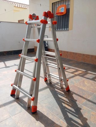 Escalera Plegable Aluminio Naranja