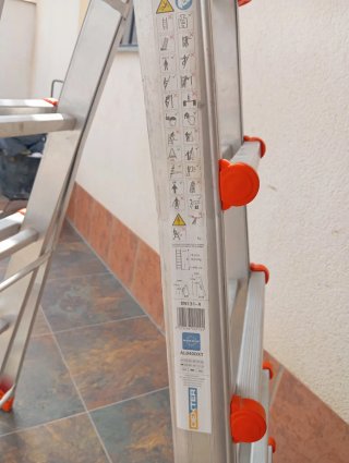 Escalera Plegable Aluminio Naranja