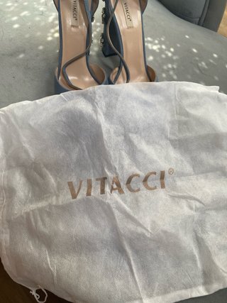 Sandalias de tacón con pedrería