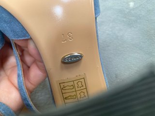 Sandalias de tacón con pedrería
