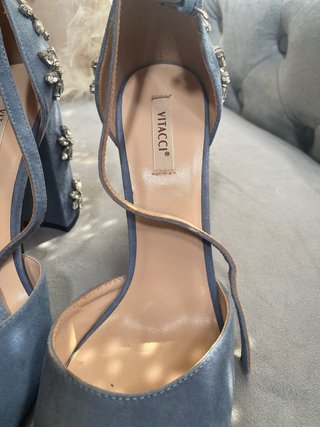 Sandalias de tacón con pedrería
