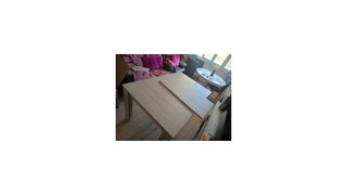 Mesa de comedor de madera blanco grisáceo